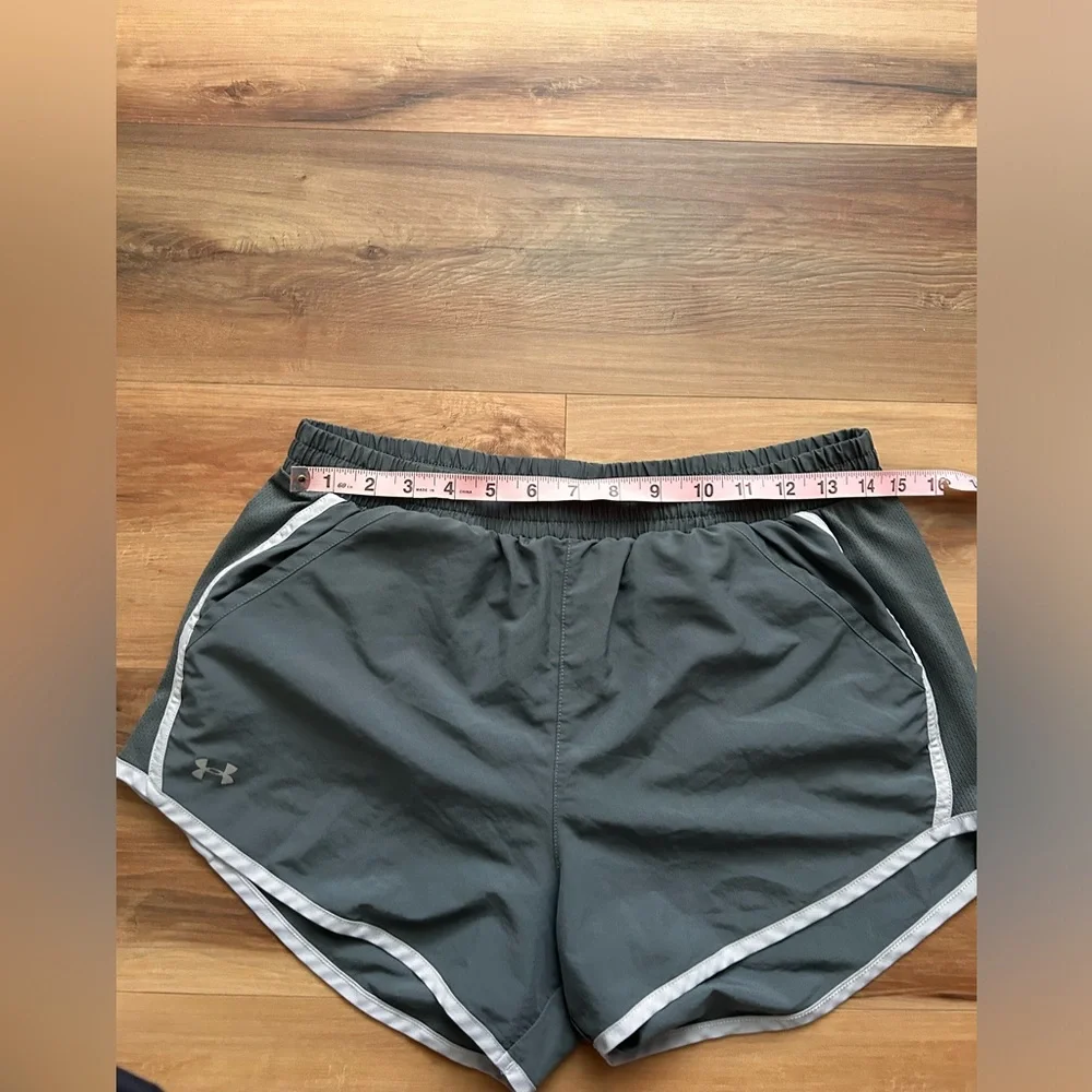 Under Armour Heat gear Womens Medium Gray Elastic Waist Lined Running Shorts‎